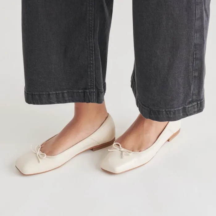 Dolce Vita Anisa Ballet Flats Creme Crinkle Patent Women Flats and Loafers