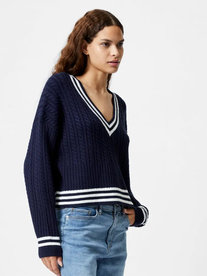 French Connection Babysoft Cable VNeck Jumper Duch BlueWinter White Woman Jumpers and Cardigans French Connection Babysoft Cable VNeck Jumper Duch BlueWinter White Woman Jumpers and Cardigans