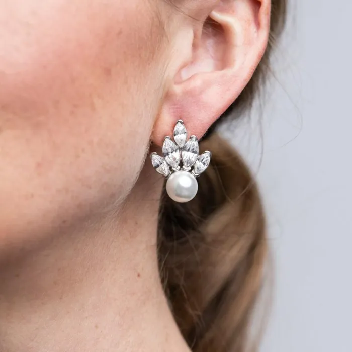 Kenneth Jay Lane Clear Crystal Earrings Women Crystal And White Pearl Fan ClipOn Earrings Kenneth Jay Lane Clear Crystal Earrings Women Crystal And White Pearl Fan ClipOn Earrings