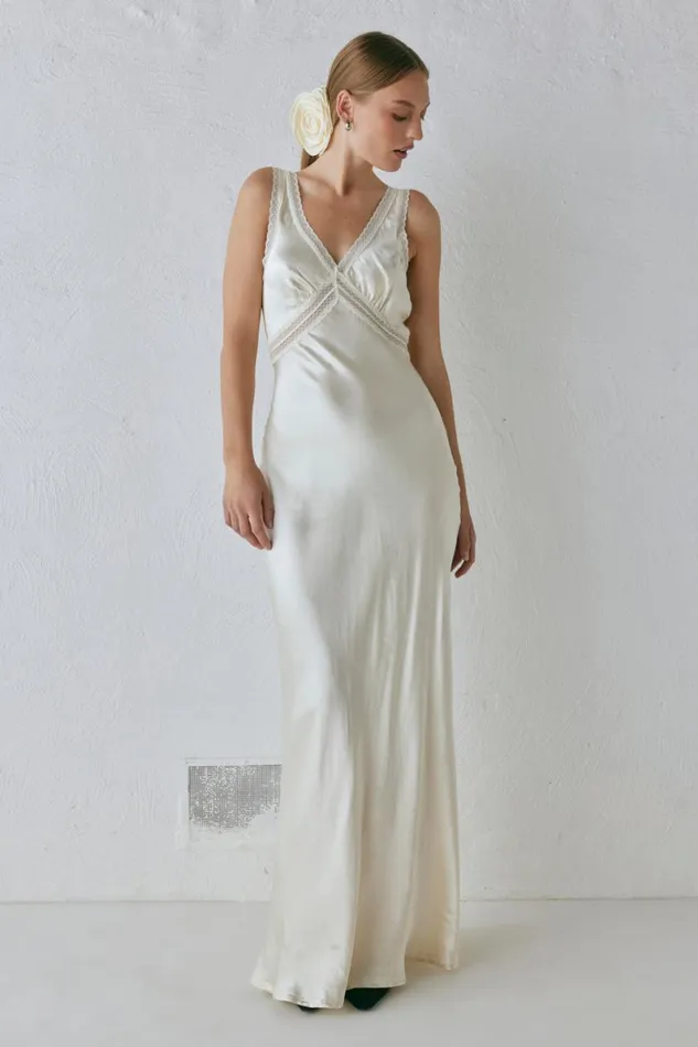 MidiMaxi Dresses Women VRG GRL Meet Me On The Dance Floor Bias Cut Maxi Dress Cream MidiMaxi Dresses Women VRG GRL Meet Me On The Dance Floor Bias Cut Maxi Dress Cream