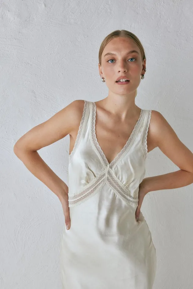 MidiMaxi Dresses Women VRG GRL Meet Me On The Dance Floor Bias Cut Maxi Dress Cream MidiMaxi Dresses Women VRG GRL Meet Me On The Dance Floor Bias Cut Maxi Dress Cream