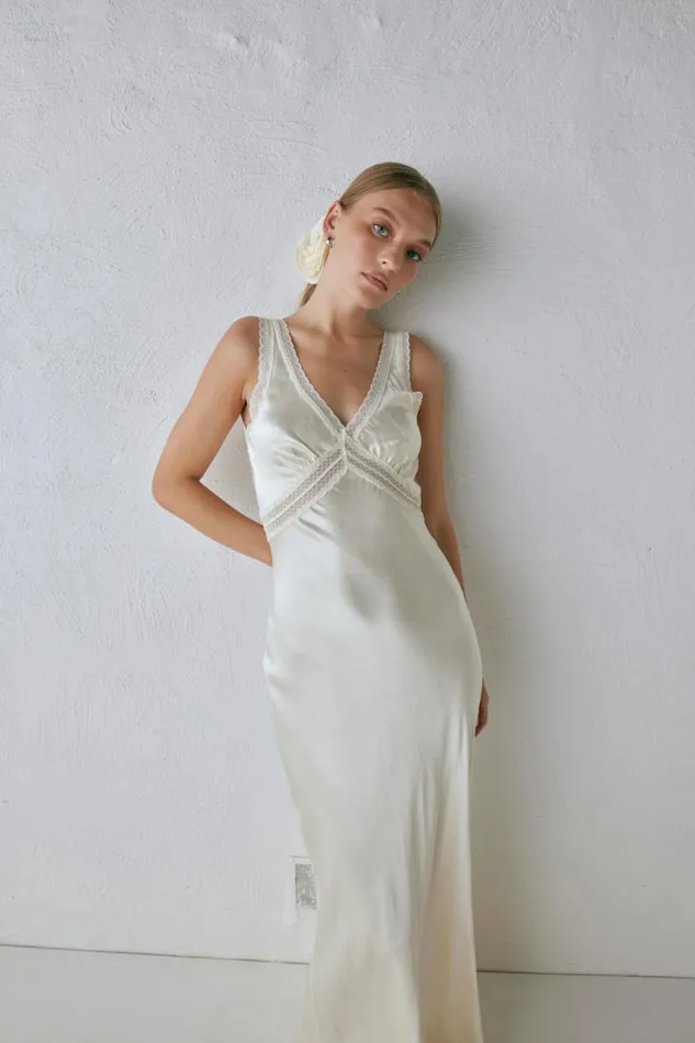 MidiMaxi Dresses Women VRG GRL Meet Me On The Dance Floor Bias Cut Maxi Dress Cream MidiMaxi Dresses Women VRG GRL Meet Me On The Dance Floor Bias Cut Maxi Dress Cream