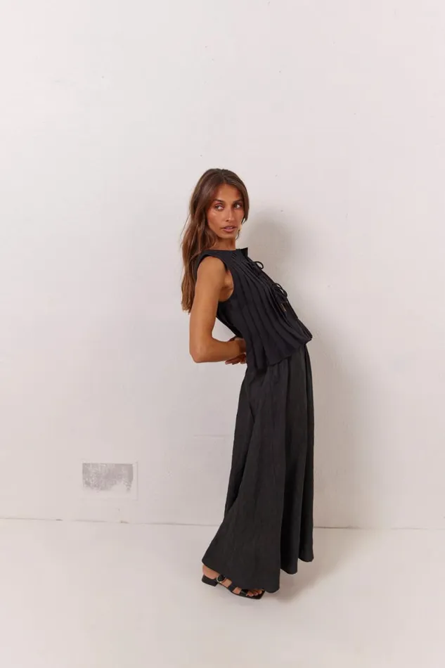 Sleeveless Women VRG GRL Valeria Linen Top Black Sleeveless Women VRG GRL Valeria Linen Top Black