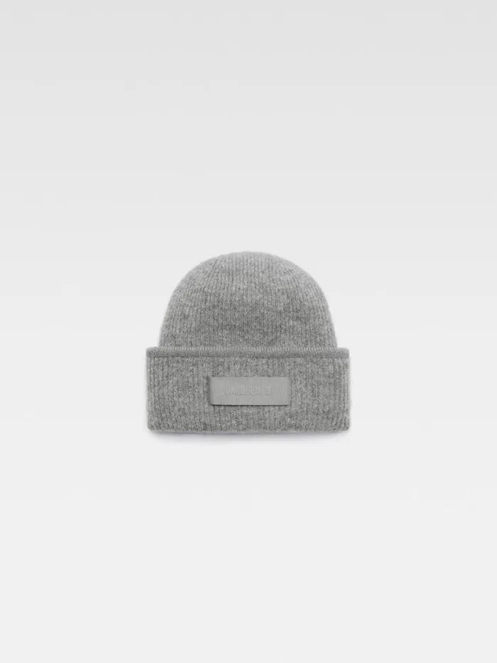 The Gros Grain Beanie Dark Grey WomenMen JACQUEMUS Scarves Beanies and Gloves The Gros Grain Beanie Dark Grey WomenMen JACQUEMUS Scarves Beanies and Gloves