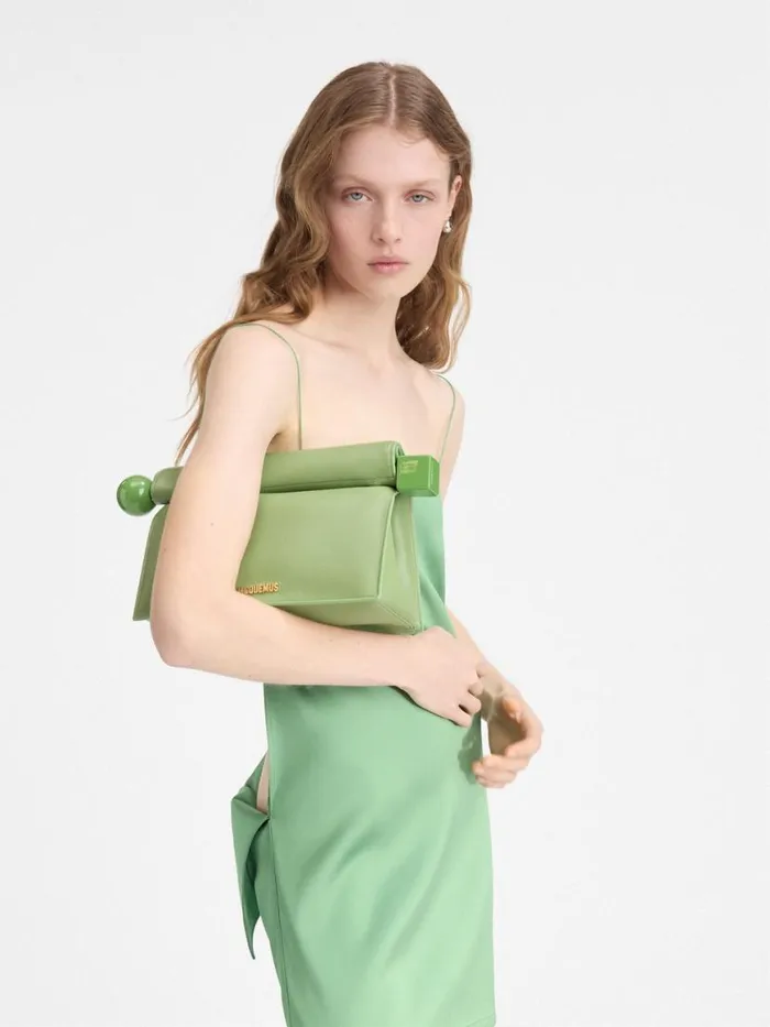 The Rond Carr Clutch Green Women JACQUEMUS Crossbody and Handbags The Rond Carr Clutch Green Women JACQUEMUS Crossbody and Handbags