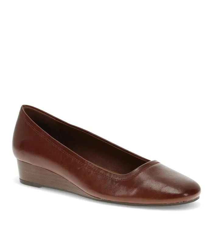 Women Baretraps Dress Shoes Covette Wedge Slip On Mahogany