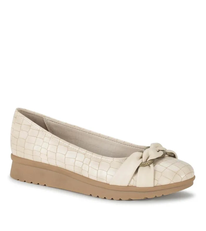 Women Baretraps Flats and Loafers Aurora Flat Milkyway