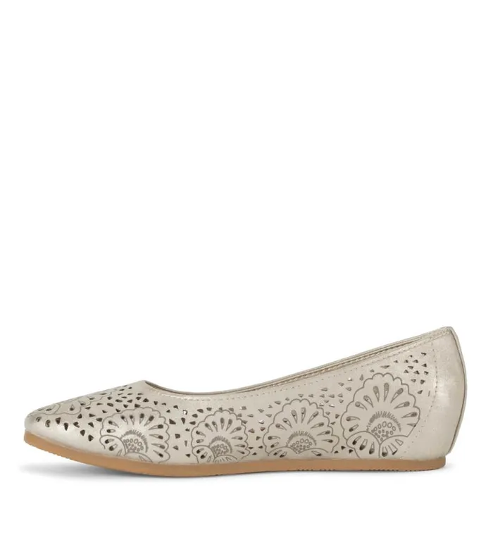 Women Baretraps Flats and Loafers Chika Casual Flat Champagne Women Baretraps Flats and Loafers Chika Casual Flat Champagne