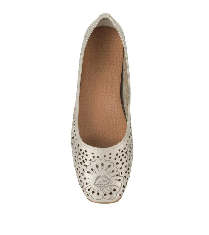 Women Baretraps Flats and Loafers Chika Casual Flat Champagne Women Baretraps Flats and Loafers Chika Casual Flat Champagne