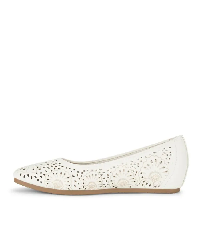 Women Baretraps Flats and Loafers Chika Casual Flat Cream Women Baretraps Flats and Loafers Chika Casual Flat Cream