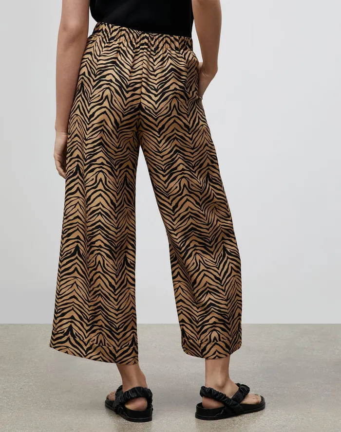 Women Lafayette 148 New York Pants and Shorts Riverside Cropped Pant In Mini Zevron Print Shantung Honeynut Multi