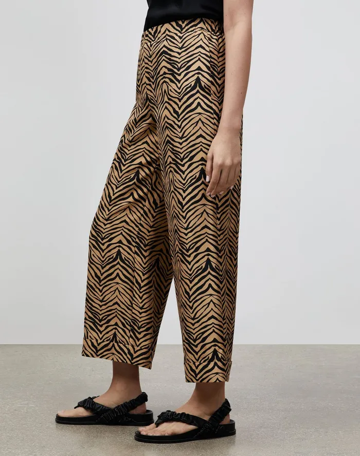 Women Lafayette 148 New York Pants and Shorts Riverside Cropped Pant In Mini Zevron Print Shantung Honeynut Multi